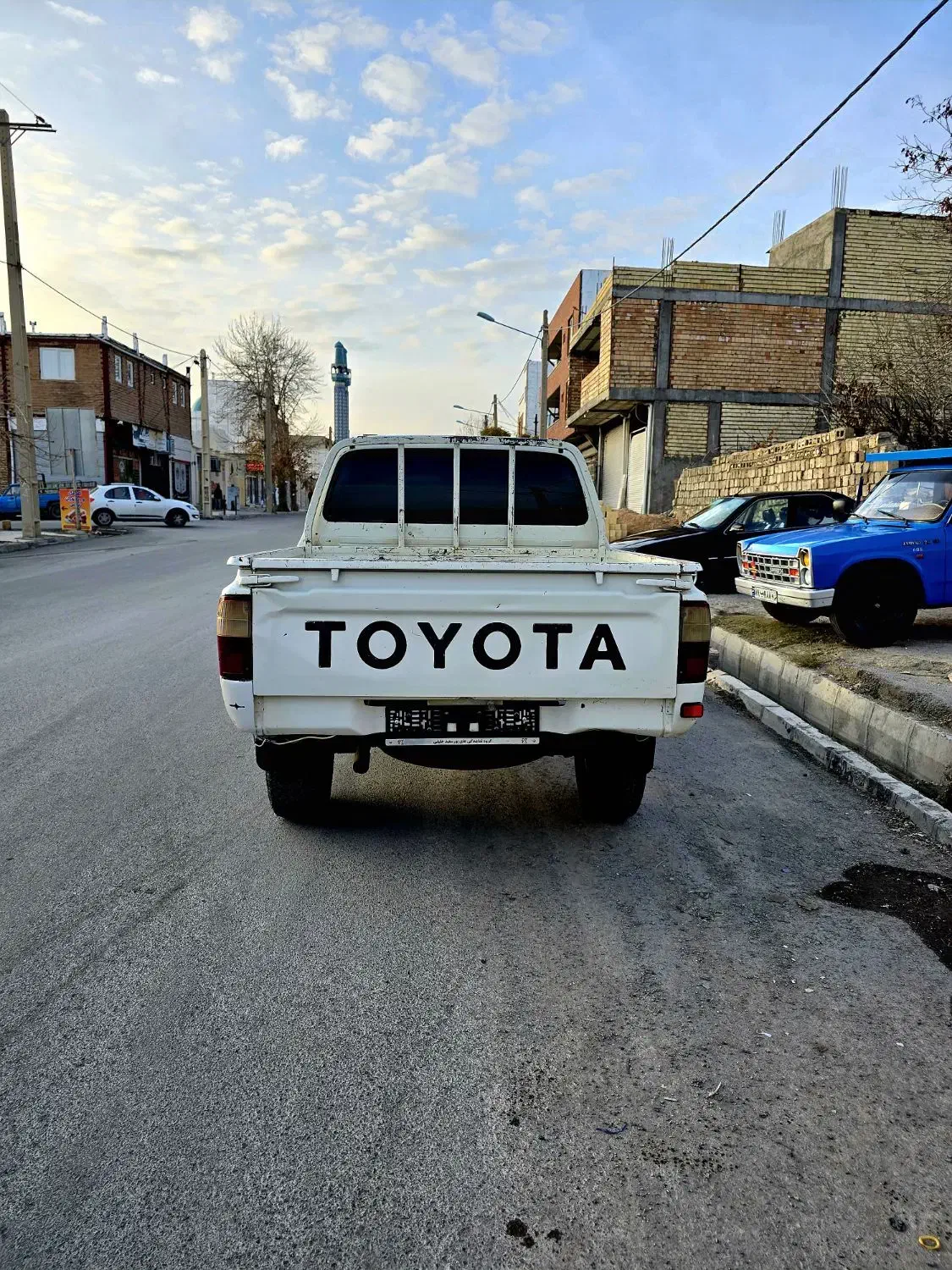 تویوتا هایلوکس|خودرو سواری و وانت|ملکشاهی, |دیوار