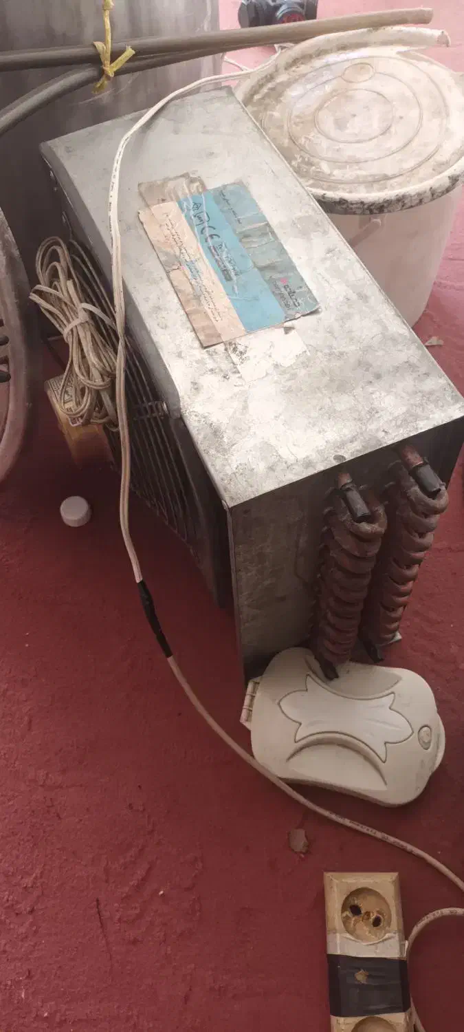 کندانسور و مخزن ۴۰۰ لیتری|ماشین‌آلات صنعتی|فولادشهر, A4|دیوار