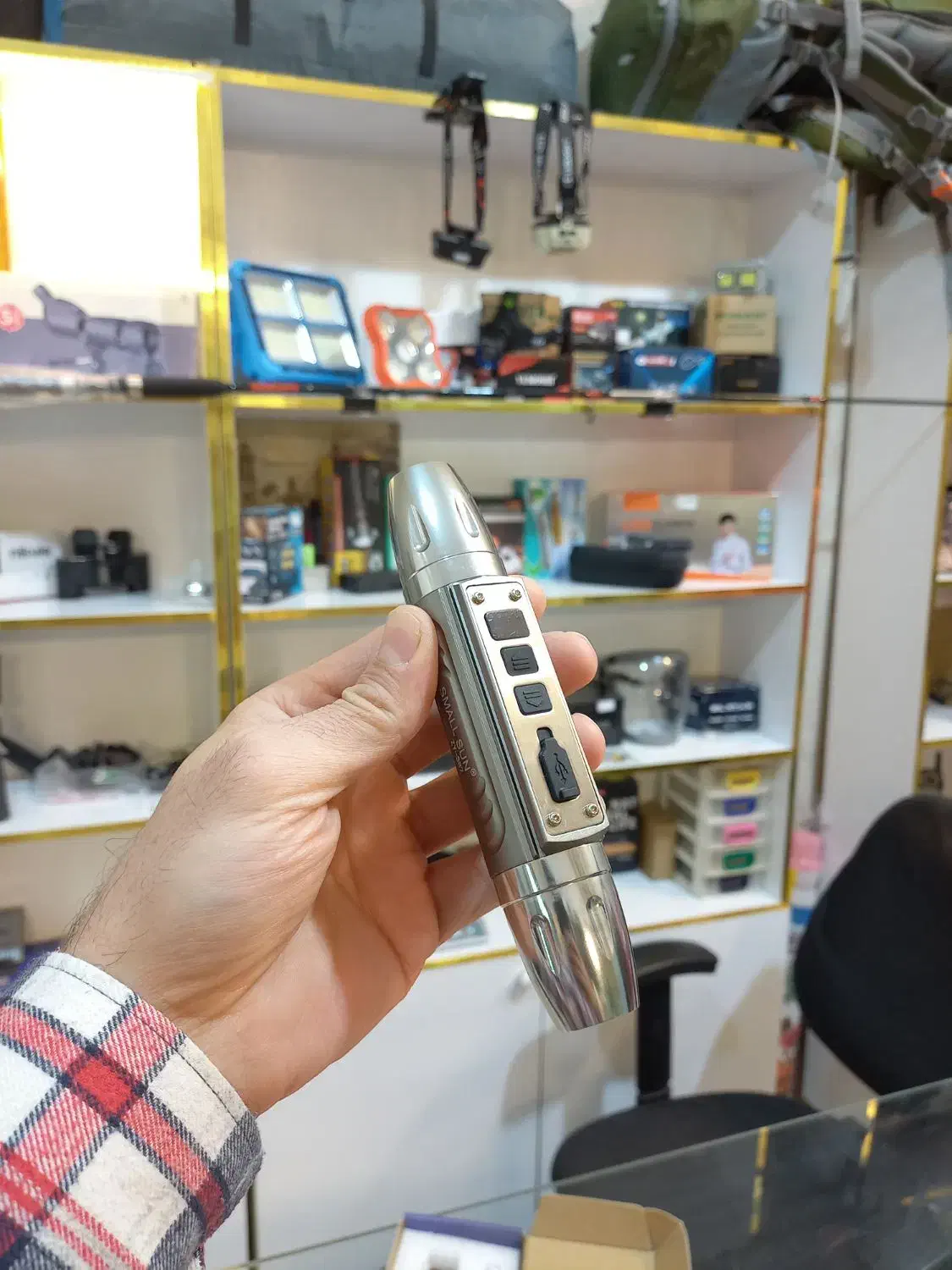 چراغ قوه یو وی uv اصل ۴ چراغ فلزی‌شارجی|لامپ و چراغ|شاهین‌شهر, شهرک هشت بهشت|دیوار