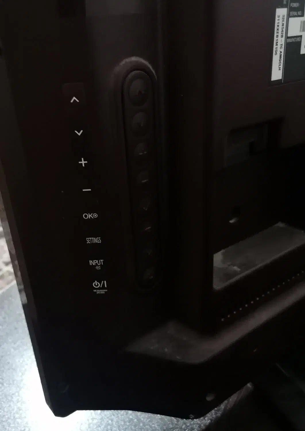 تلویزیون ۳۲ ال جی اصل|تلویزیون و پروژکتور|کازرون, |دیوار