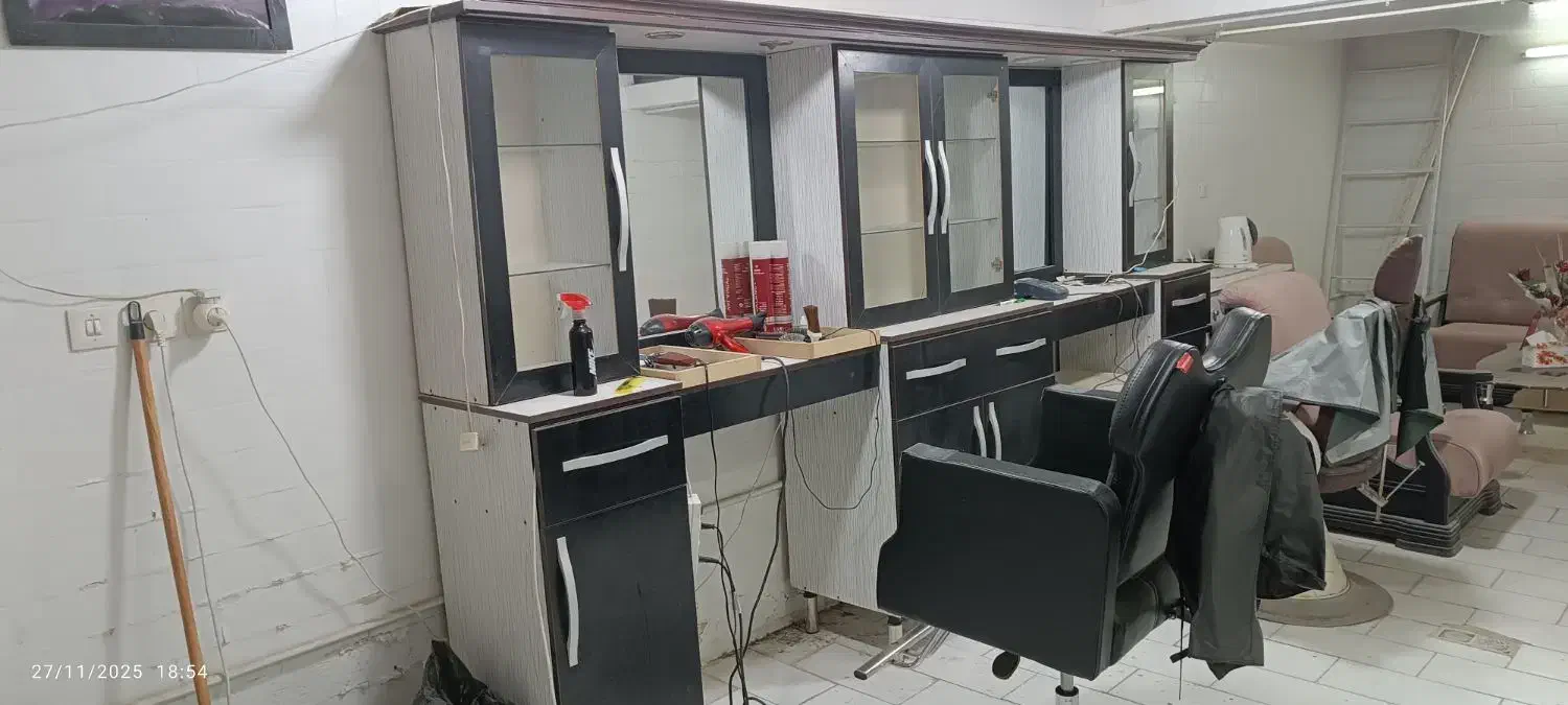 تجهیزات آرایشگاهی|آرایشگاه و سالن‌های زیبایی|اردکان, |دیوار