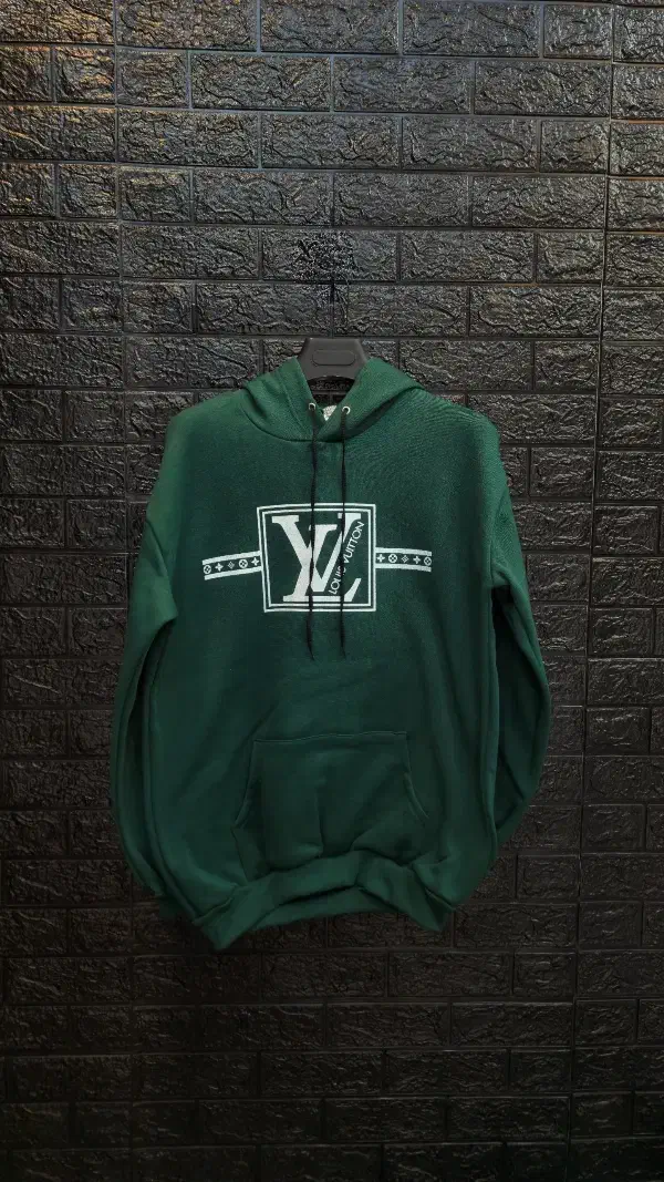 هودی تو کرکی|لباس|شاهین دژ, |دیوار