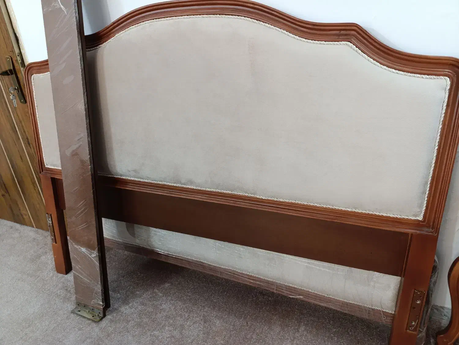 تخت خواب مدل فرانسوی|تخت و سرویس خواب|کاشان, ولیعصر|دیوار