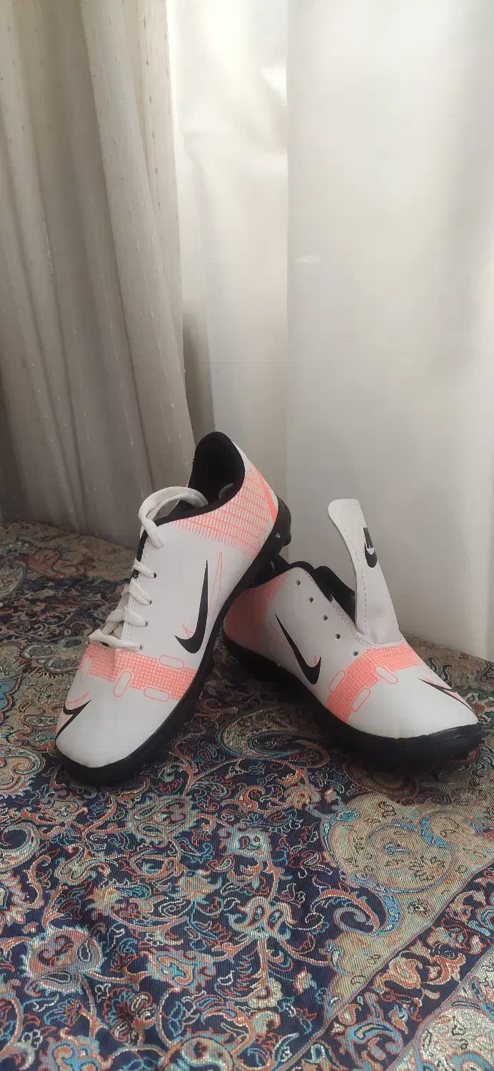 کفش اسپرت|کیف، کفش، کمربند|شیراز, مبعث|دیوار