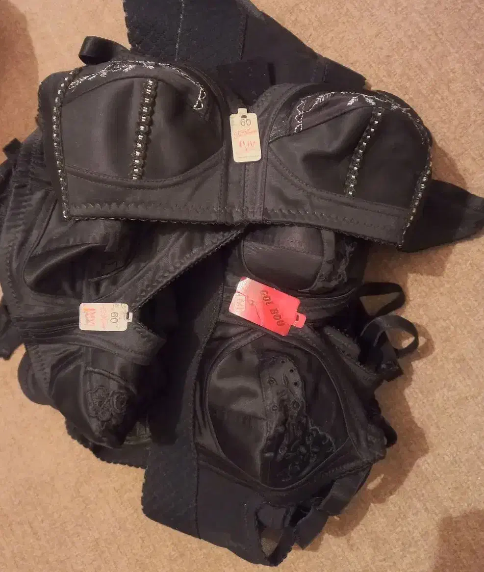 لباس زیرمشکی سایزکوچیک قیمت هرعددسوتین ۵۰هزارتومان|لباس|مراغه, |دیوار