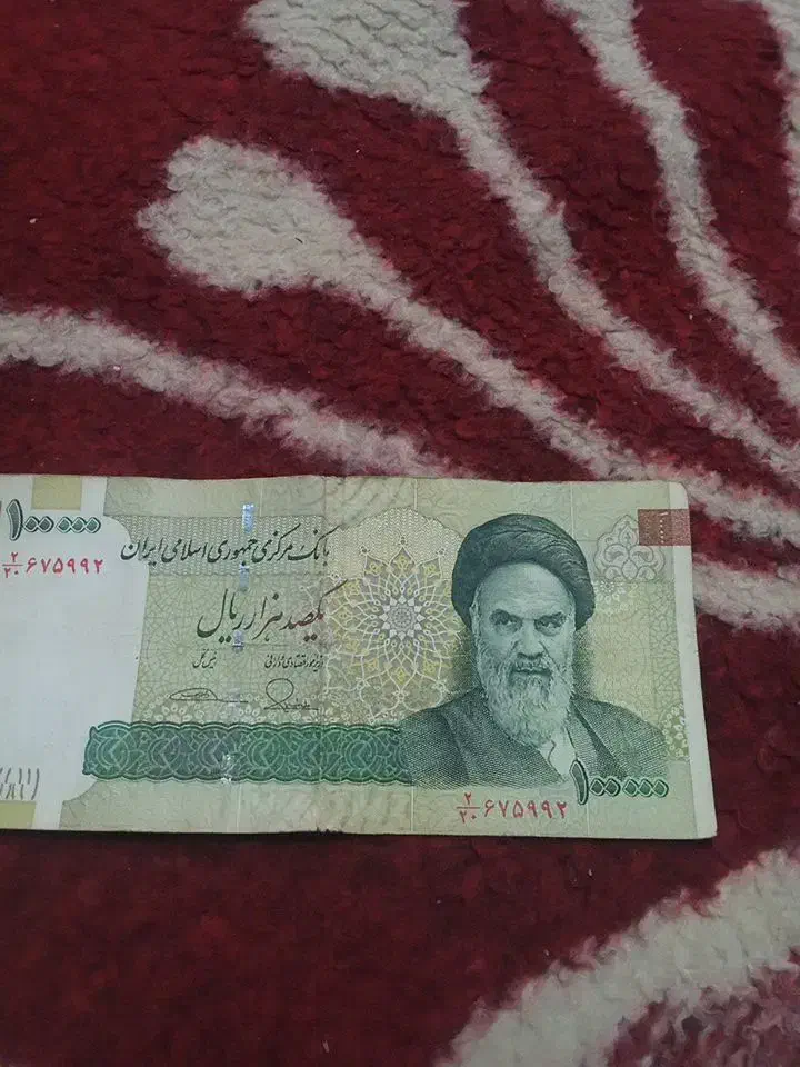 مقداری پول گمشده هر کس آن راپیدا کرده زنگ بزنه|اشیا|امیدیه, |دیوار