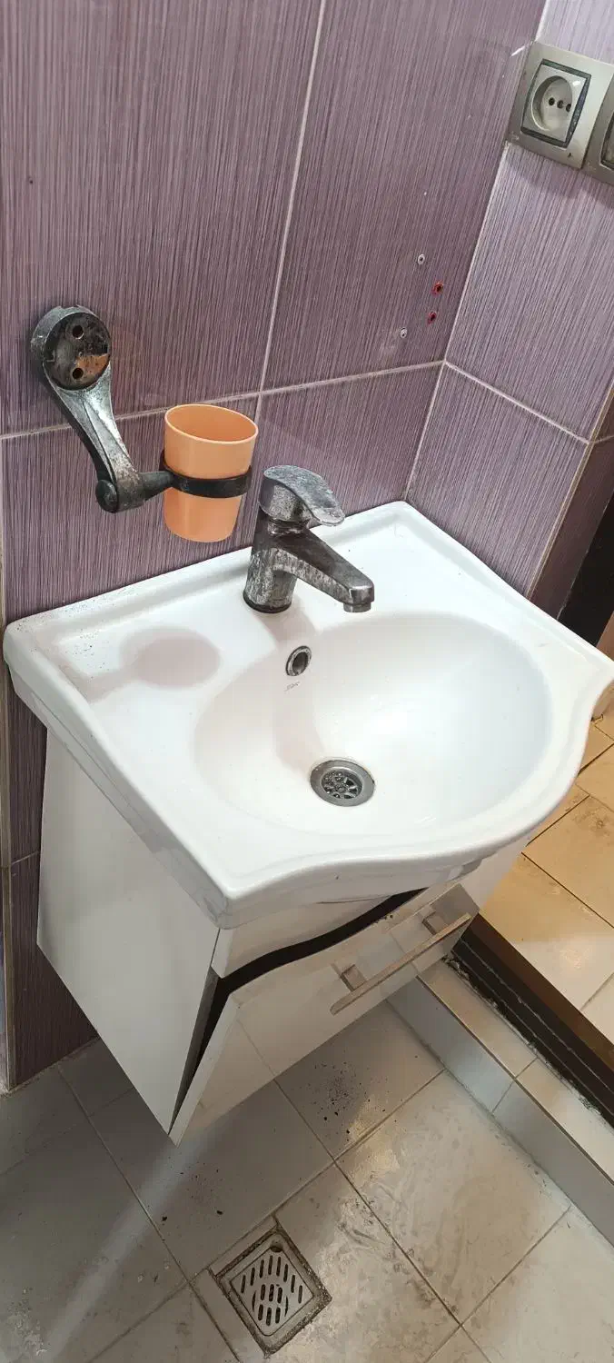 روشویی کابین دار سالم در حد نو|لوازم سرویس بهداشتی|لنگرود, |دیوار