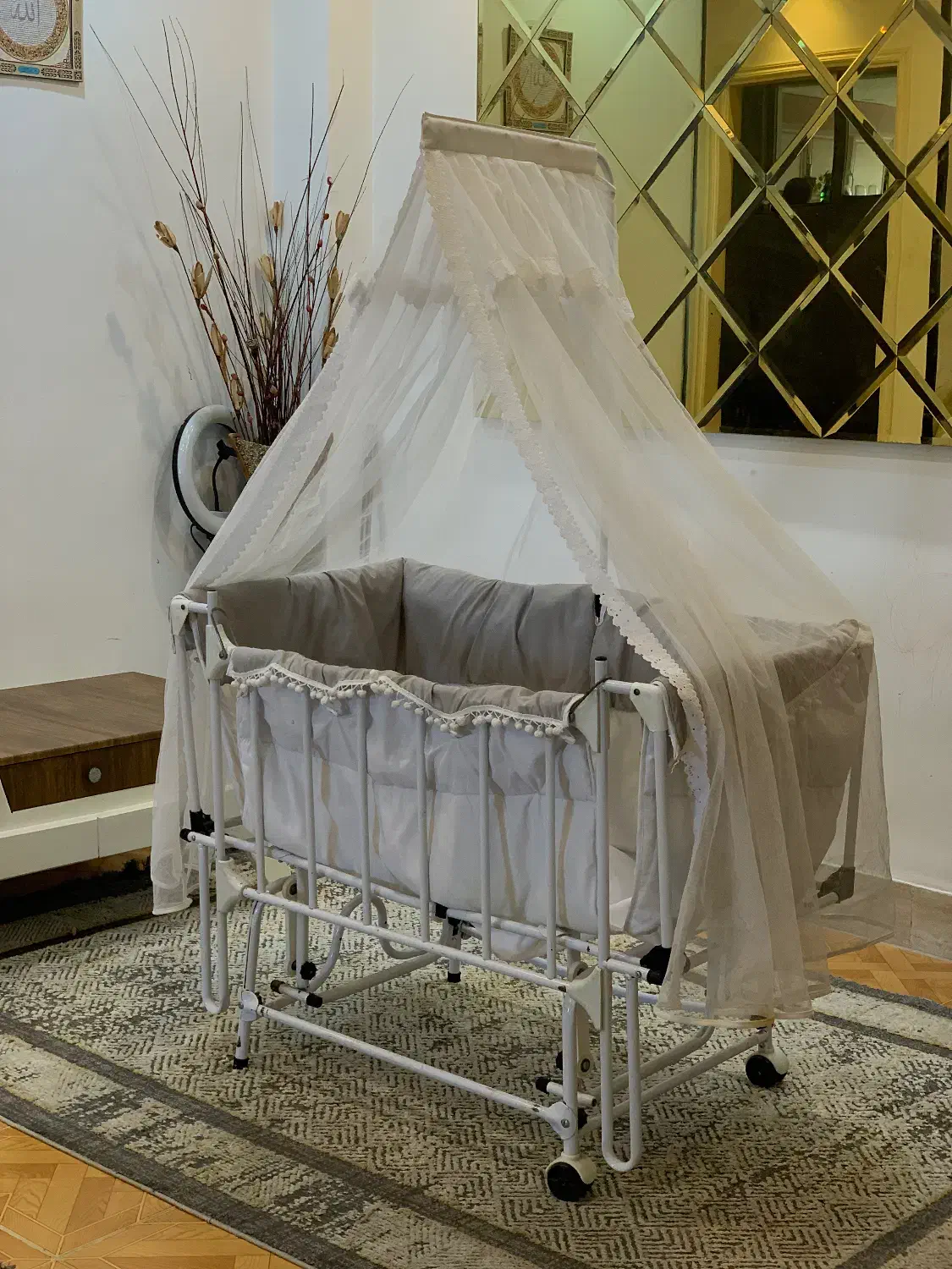 تخت نوزاد|تخت و صندلی بچه|مینودشت, |دیوار