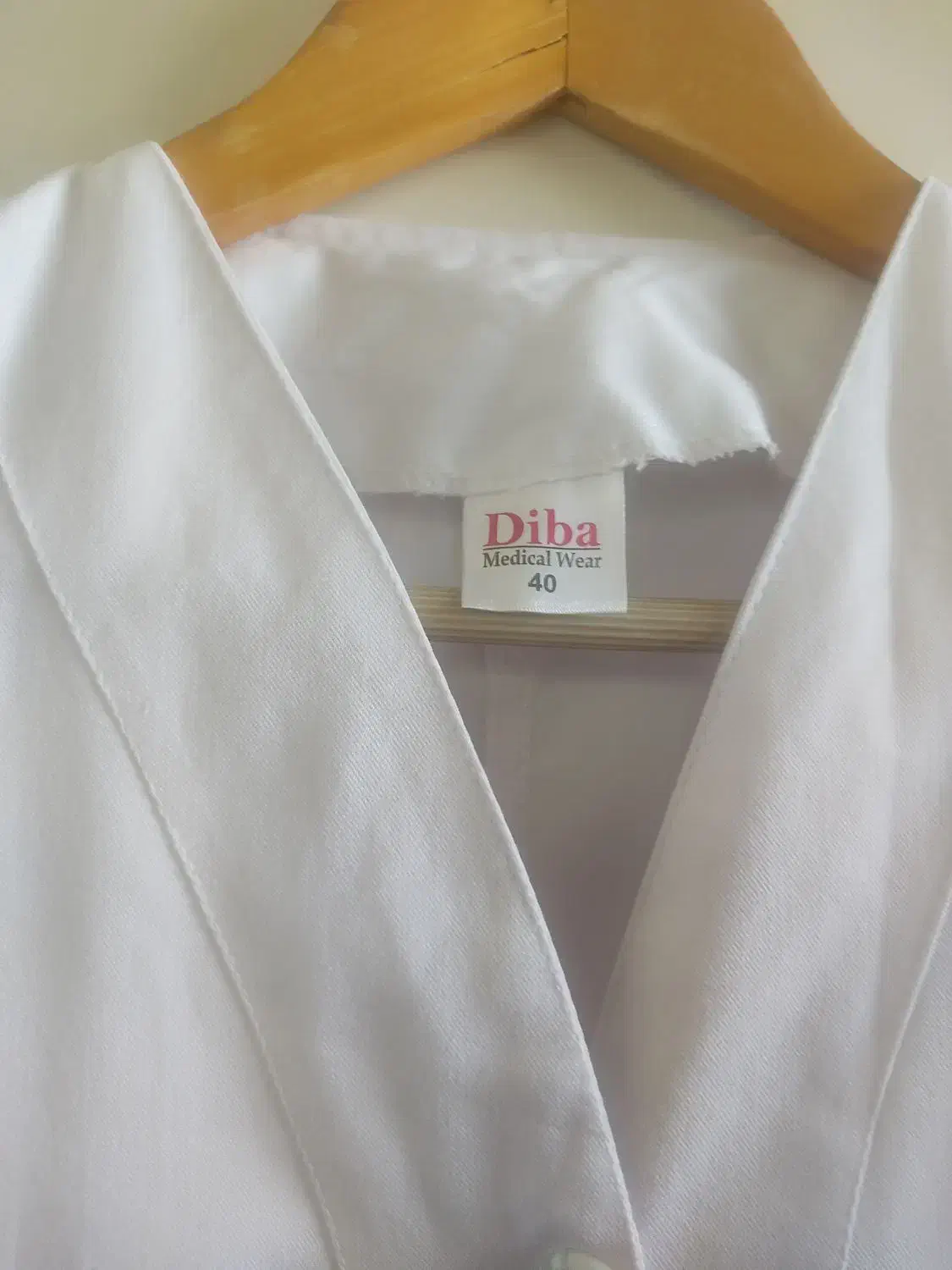 روپوش سفید|لباس|نیشابور, بنیاد شهید|دیوار