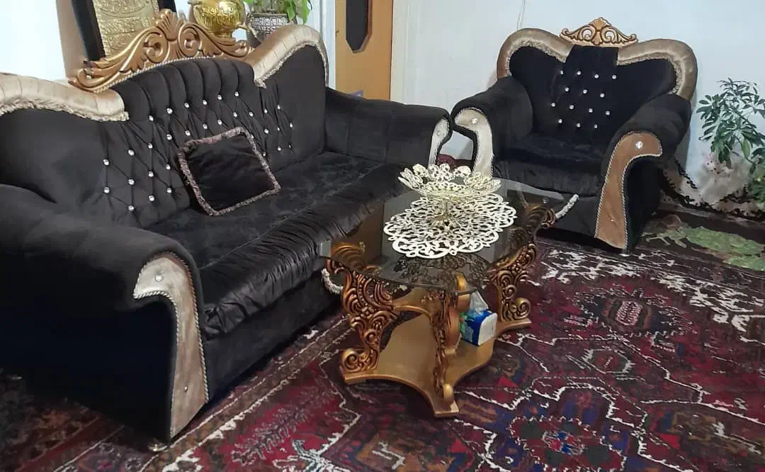 مبل کار کرده به همراه میز عسلی|مبلمان خانگی و میز عسلی|شبستر, |دیوار