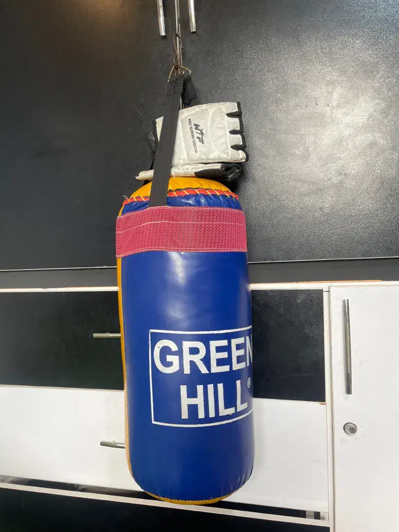 کیسه بوکس+دستکش|تجهیزات ورزشی|رشت, سلیمانداراب|دیوار