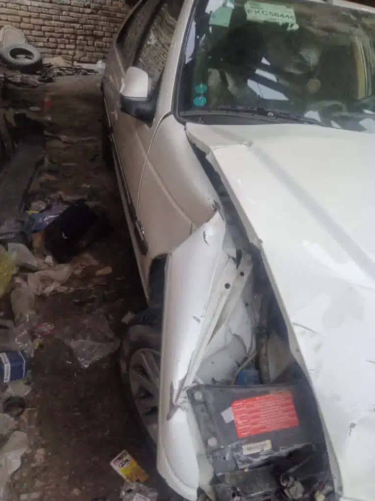 پارس ۴۰۳ Elxتصادفی|خودرو سواری و وانت|زاهدان, |دیوار