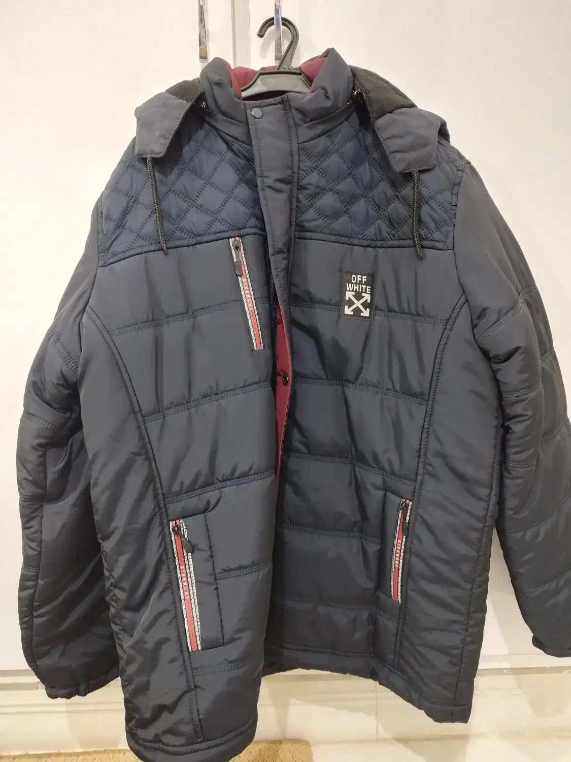 کاپشن|لباس|اهواز, منبع اب|دیوار