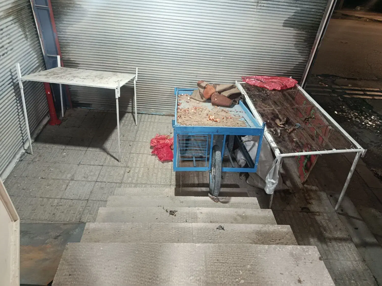 میز اهنی|صندلی و نیمکت|اسلامآباد غرب, |دیوار