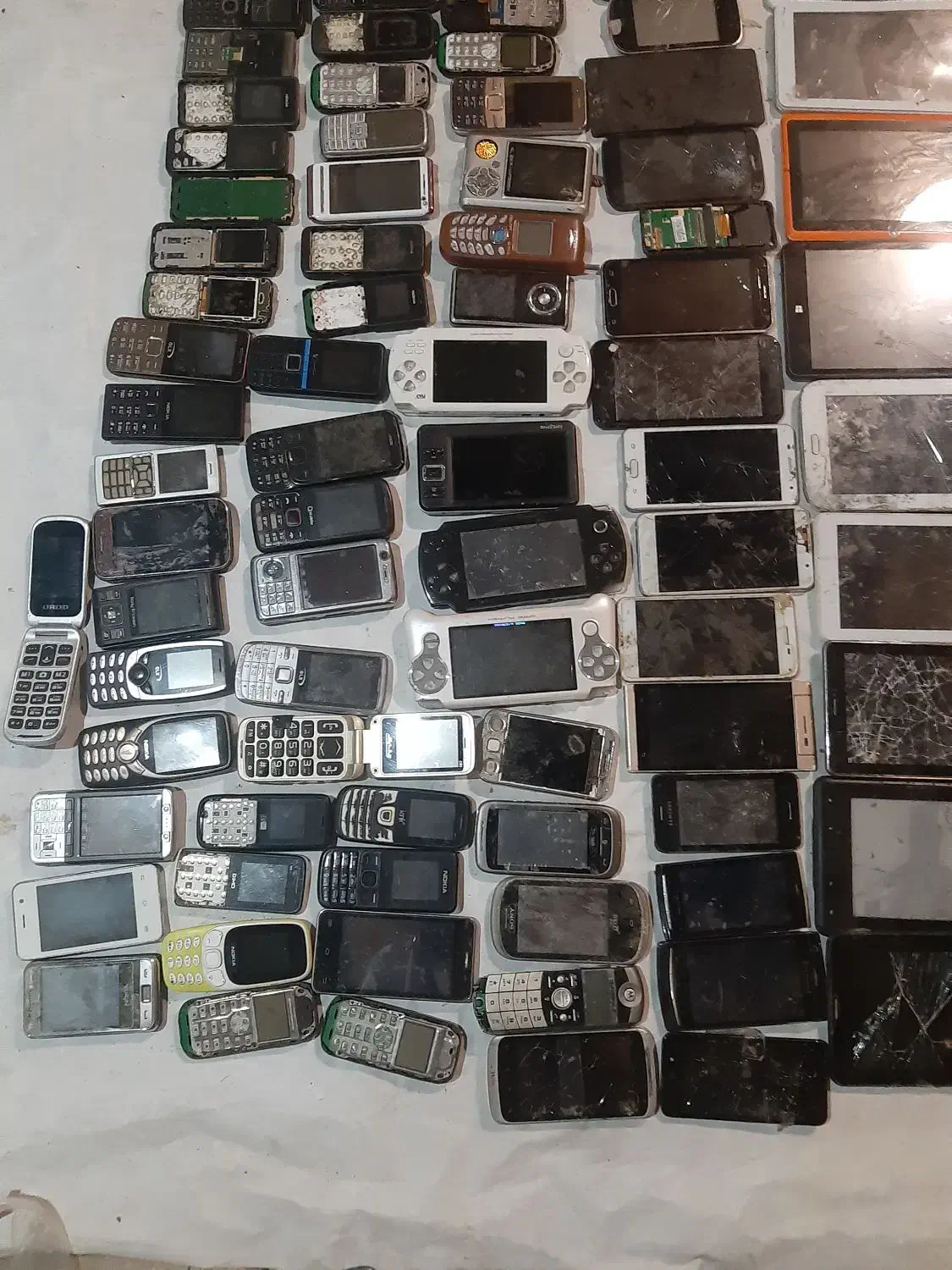 گوشی و تبلت ۱۳۰ عدد|تبلت|قرچک, داوود آباد|دیوار