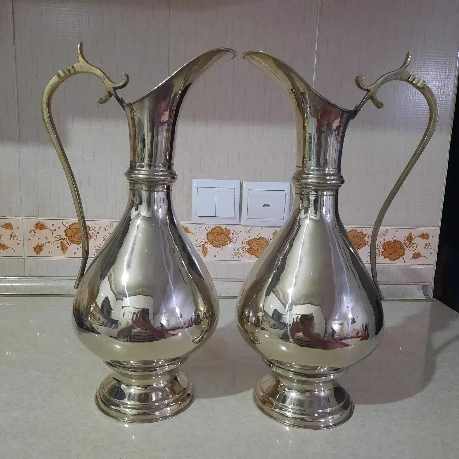 پارچ ورشو قدیمی|کلکسیون اشیاء عتیقه|مراغه, |دیوار