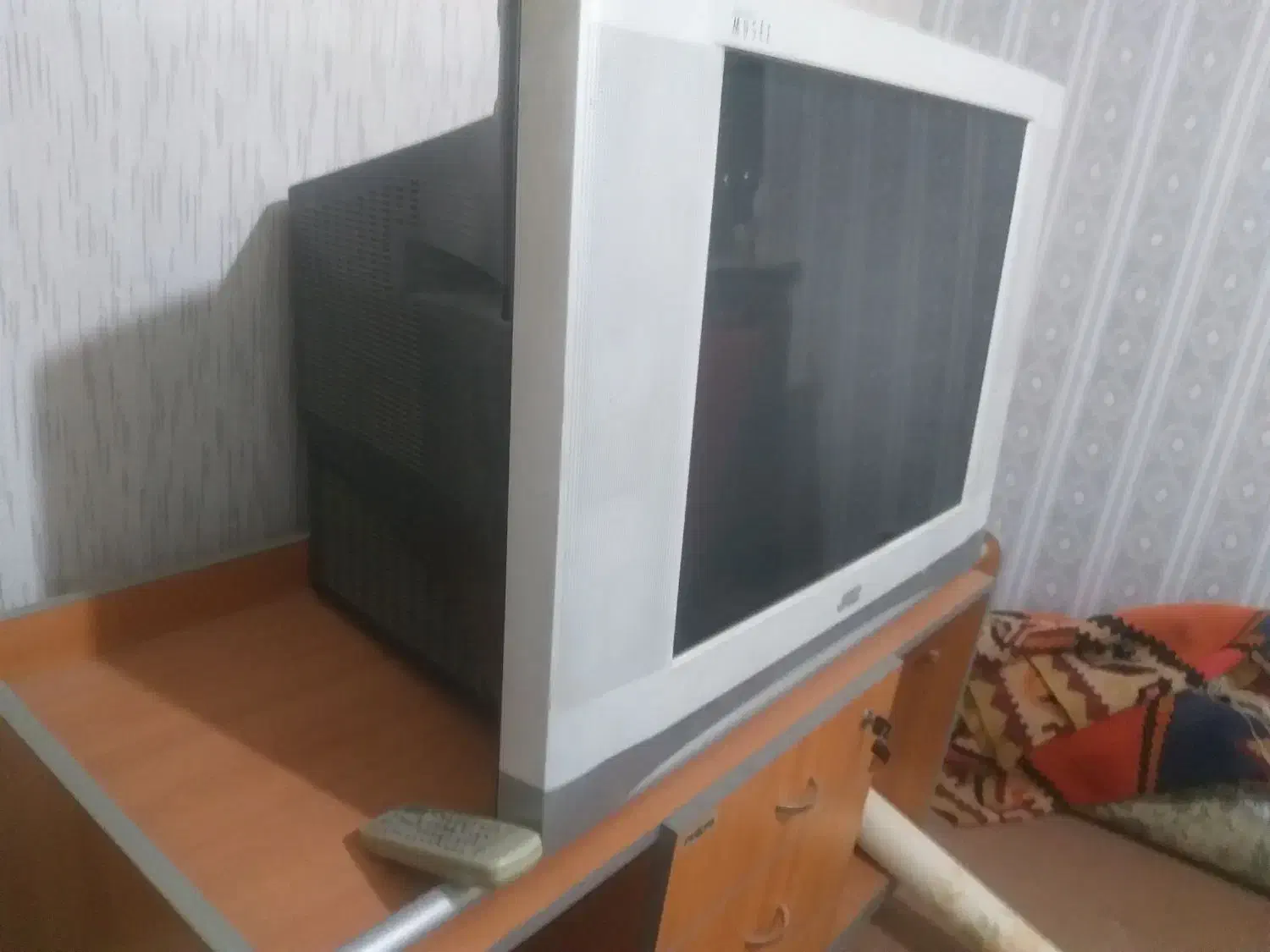 تلوزیون سالم|تلویزیون و پروژکتور|قدس, شهر‌قدس|دیوار