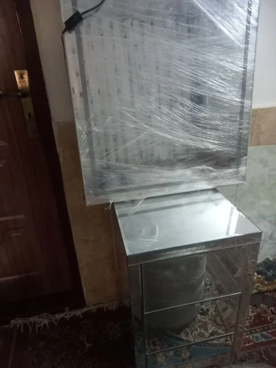 میز میکاپ یا ارایش|تخت و سرویس خواب|شیروان (خراسان), |دیوار