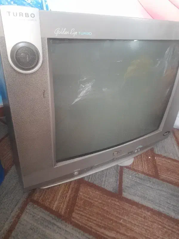 تلویزیون قدیمی و کلید برق|تلویزیون و پروژکتور|شیروان (خراسان), |دیوار