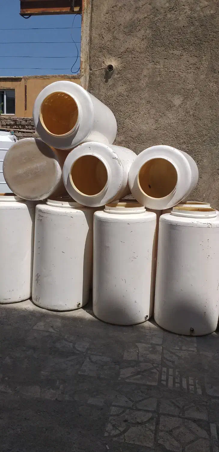 مخزن پلاستیکی ۳۰۰ و۱۰۰۰لیتری ضخیم(دارای استاندارد)|مصالح و تجهیزات ساختمان|مرند, |دیوار