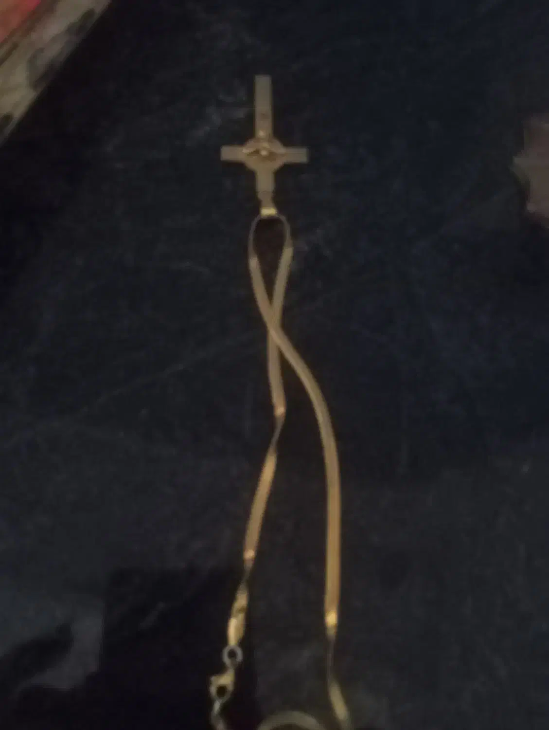 گردنبد با صلیب|بدلیجات|بوشهر, |دیوار