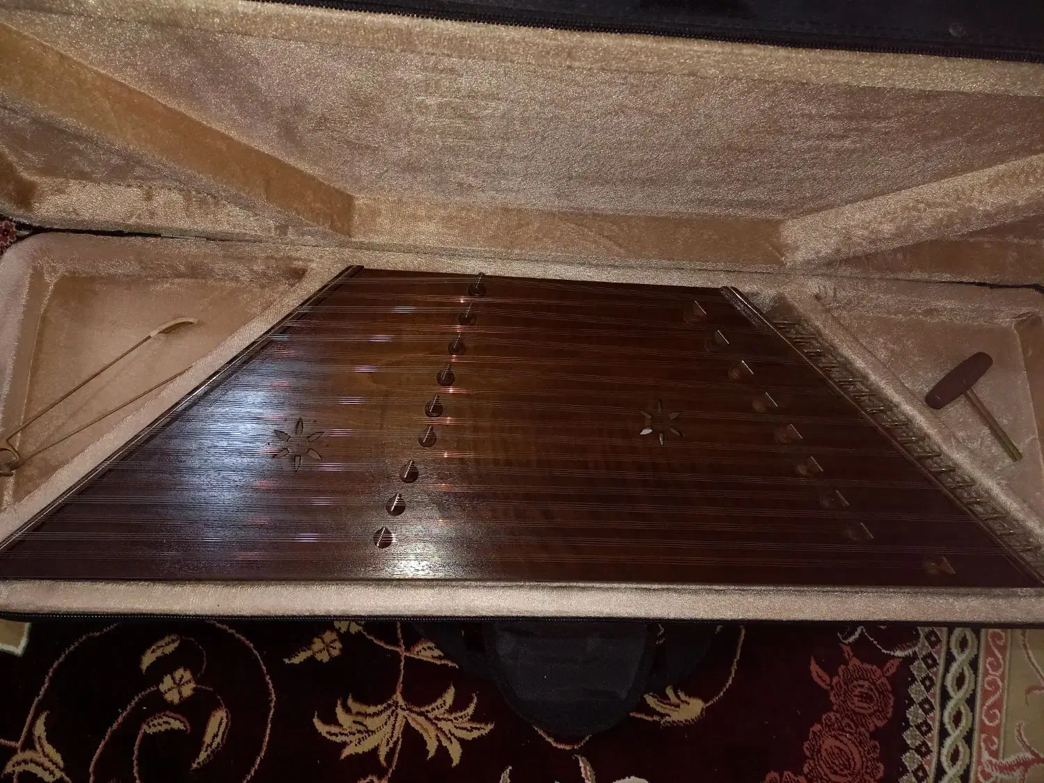 سنتور طلوعی|سازهای سنتی|رشت, شهرک آیت الله منتظری|دیوار