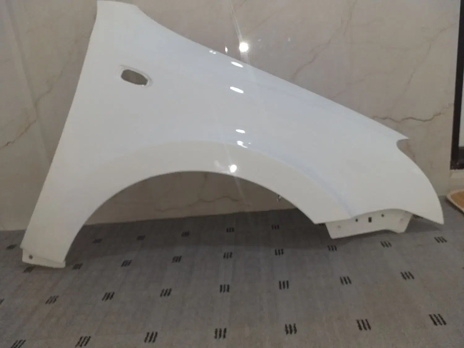 یک عددگیلگیرفابریک ام وی ام ۵۵۰سمت شاگرد|قطعات یدکی و لوازم جانبی|سیلوانه, |دیوار