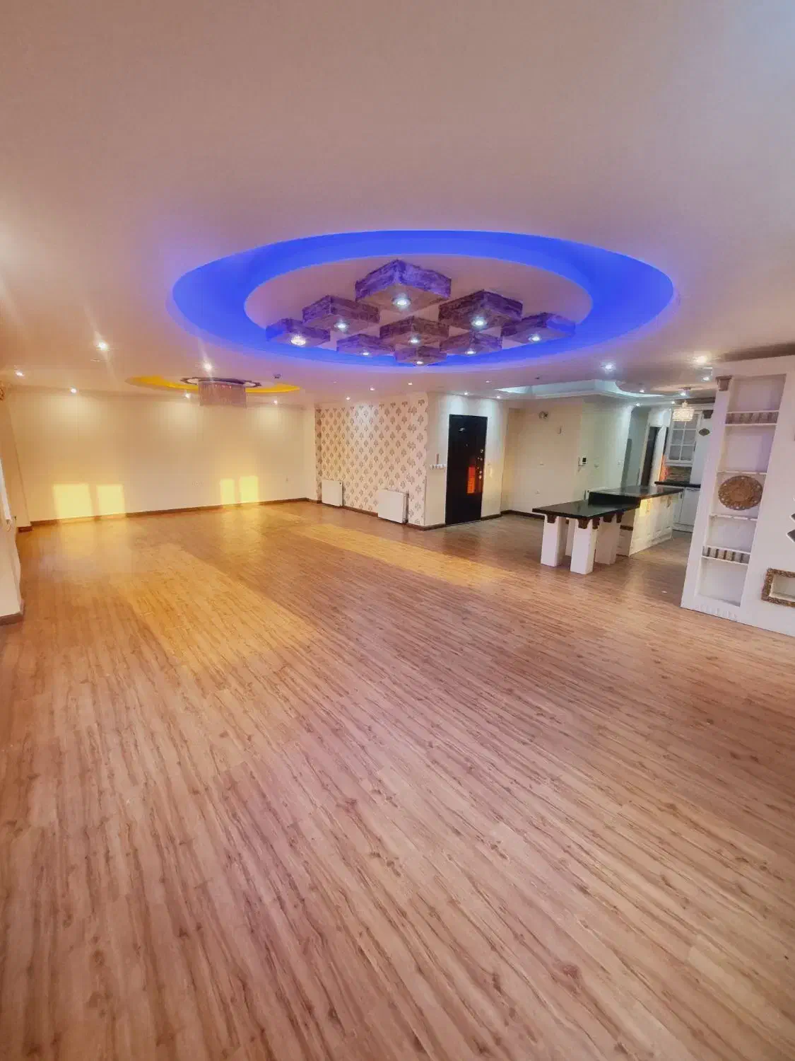 اپارتمان تک واحد ۱۸۶ متر سند ملک خیابان گل|فروش آپارتمان|بابل, |دیوار