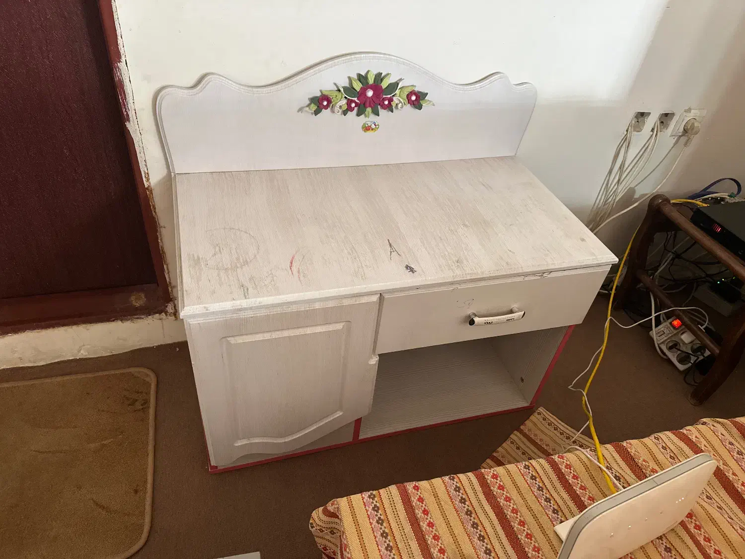 میز بغل تخت|تخت و سرویس خواب|نیشابور, فضل|دیوار