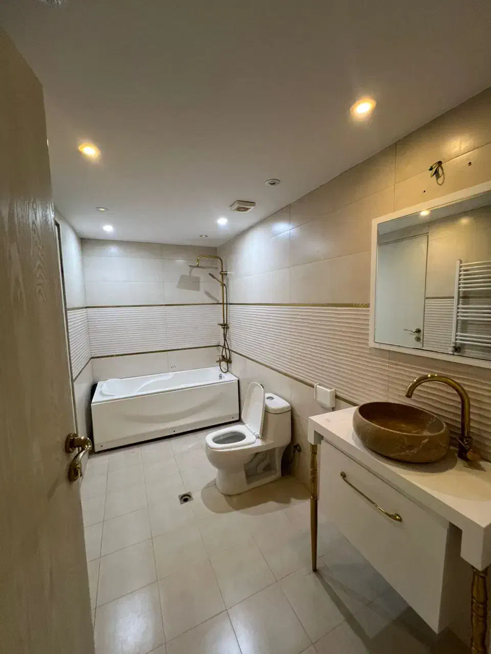 فرشته/۲۰۰متر/۳خواب/فول بازسازی/۲پارکینگ