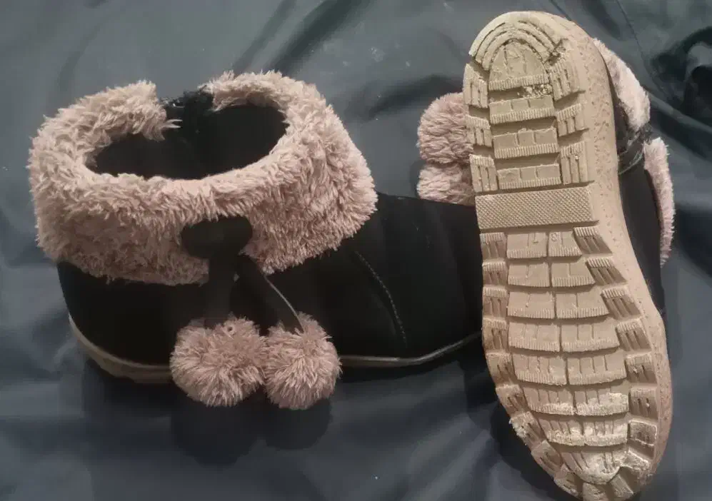 نیم بوت|کیف، کفش، کمربند|سامن, |دیوار