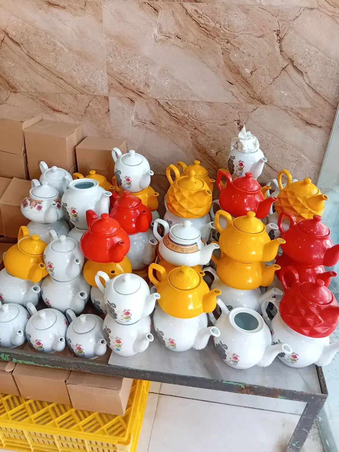 قوری بزرگ‌ کوچیک قیمت ۱۵۰ حراج|قوری، کتری، قهوه‌ساز دستی|نظرآباد, نظرآباد|دیوار