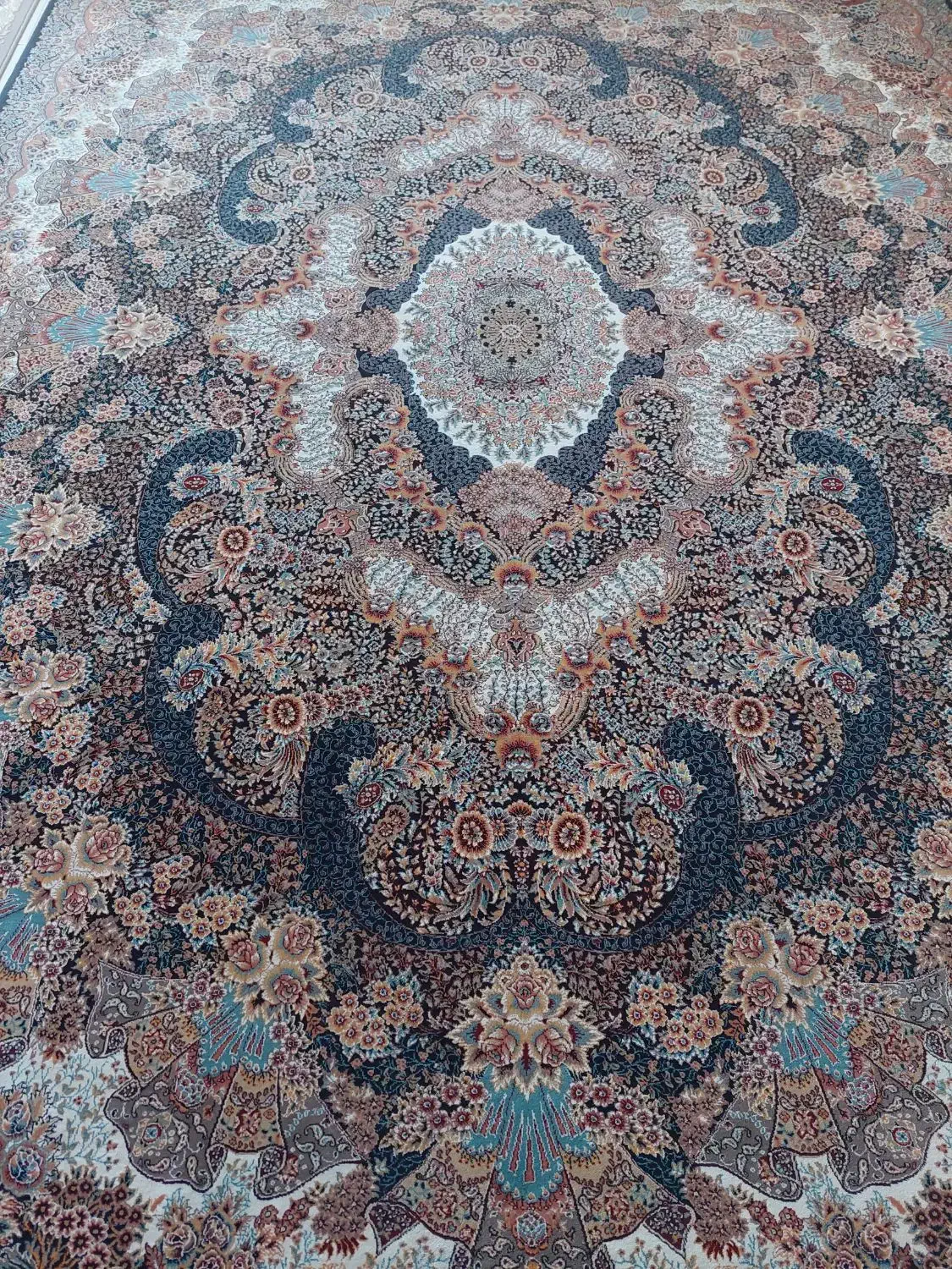 فرش ۹ متری ماهریس|فرش|رباطکریم, رباطکریم|دیوار