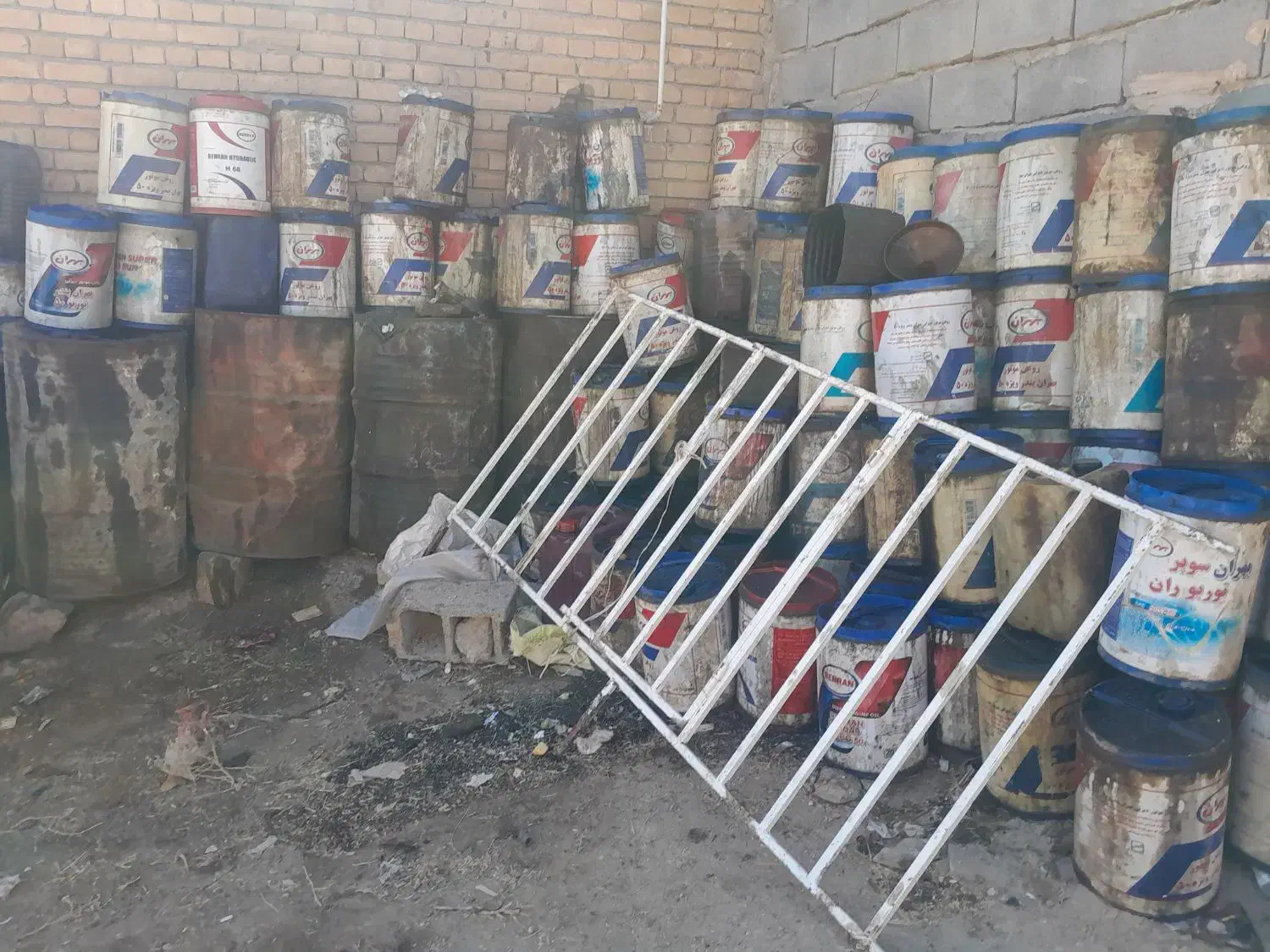 روغن|خوردنی و آشامیدنی|دهگلان, |دیوار