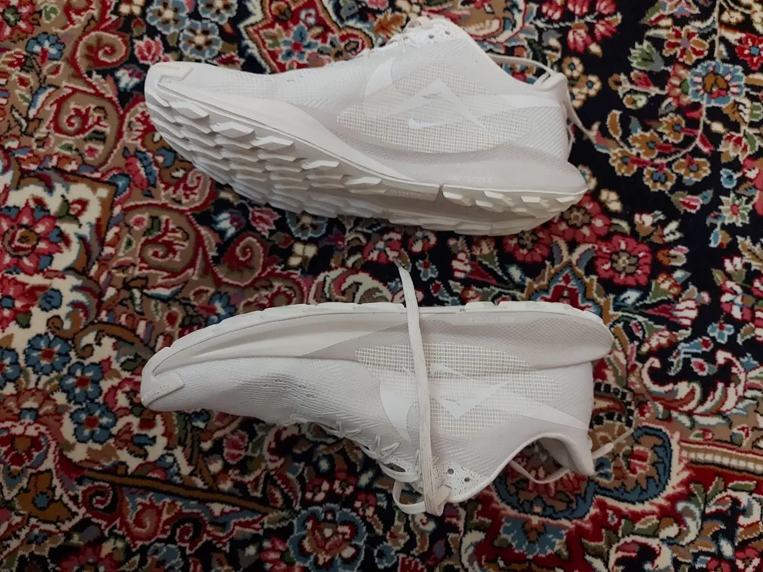 کتونی نایکی|کیف، کفش، کمربند|قروه, |دیوار