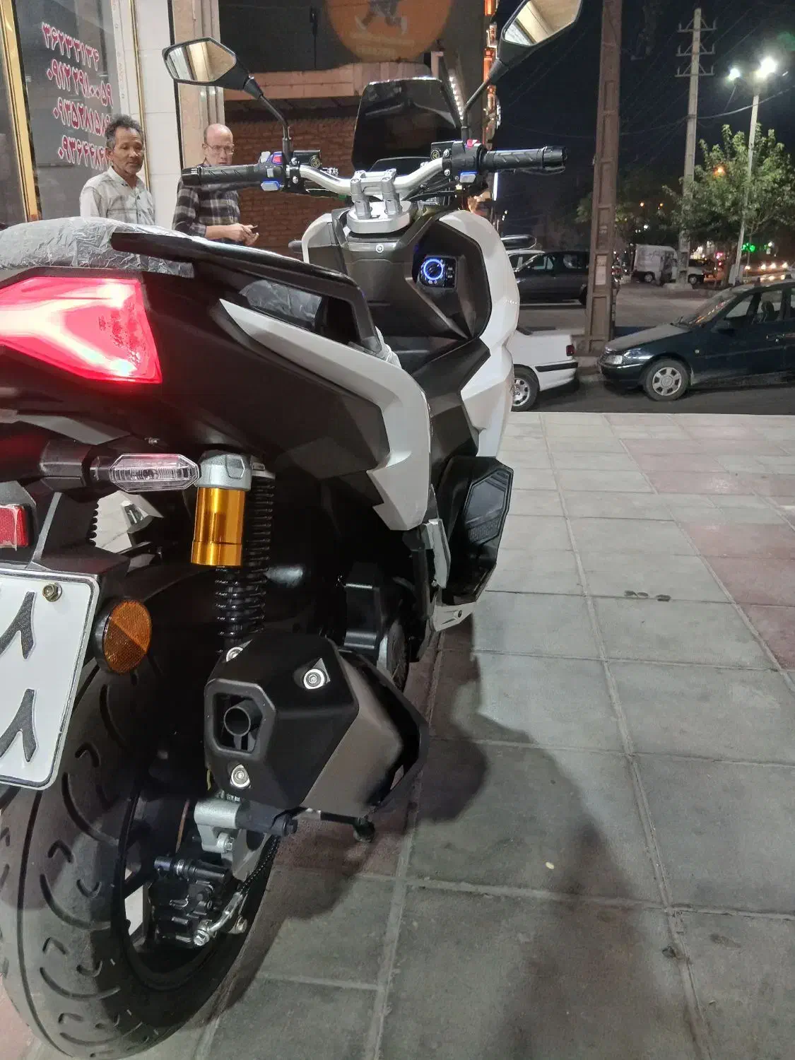 موتور ای دی وی عروسک صفر رنگ سفید مشکی اکلیلی|موتورسیکلت|ورامین, خیر آباد|دیوار