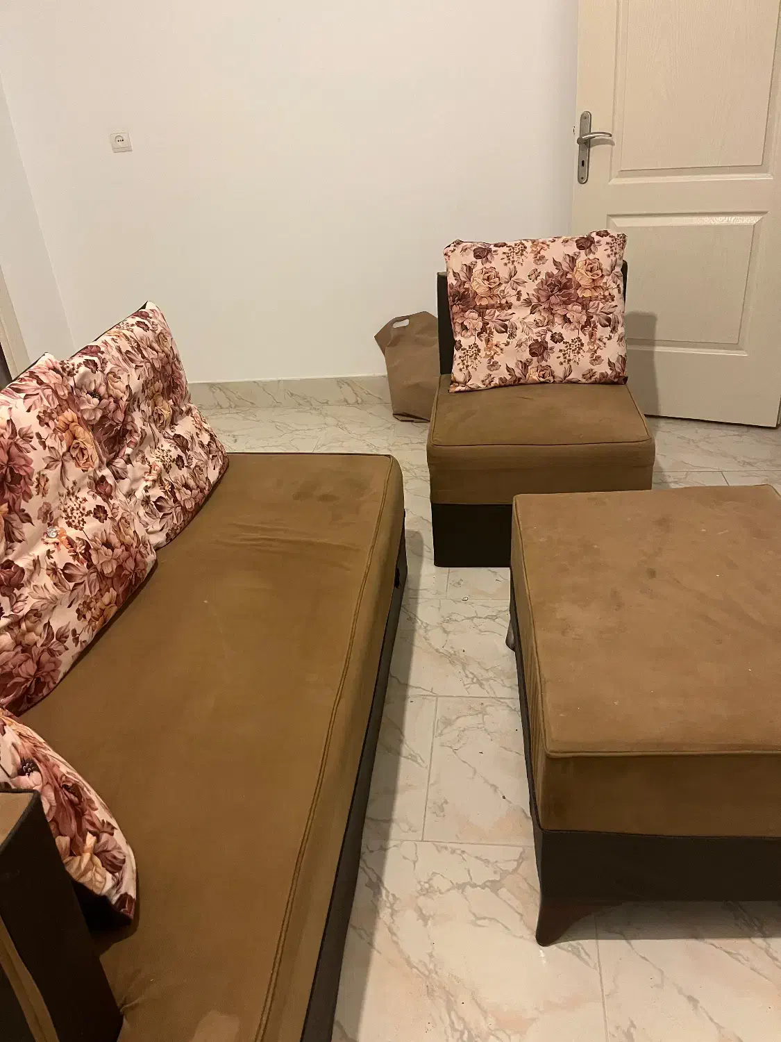 مبلمان|مبلمان خانگی و میز عسلی|شیروان (خراسان), |دیوار