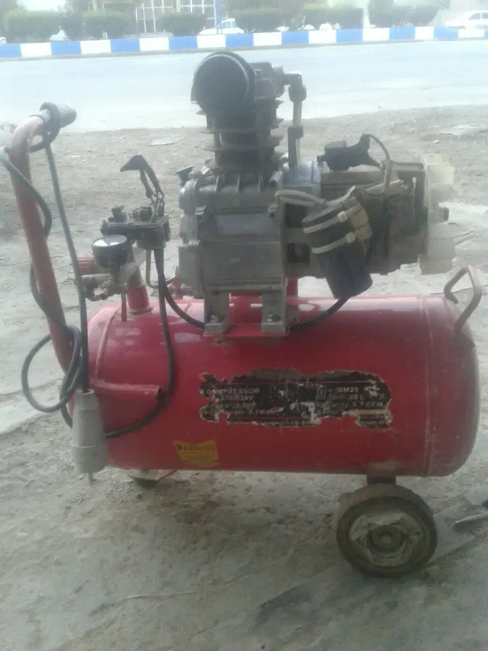 پمپ باد ۲۵ لیتری|ابزارآلات|شاهنجرین, |دیوار