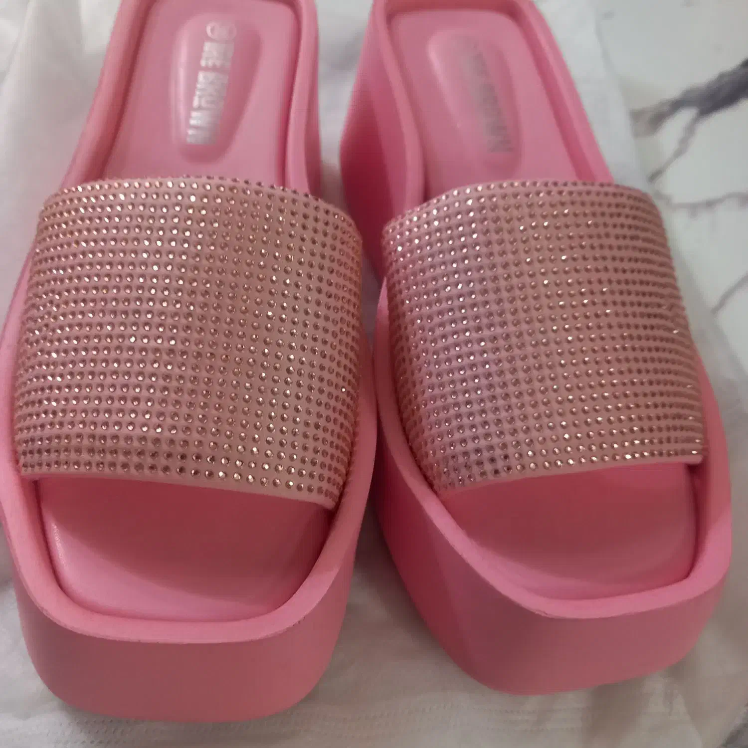 دمپایی|کیف، کفش، کمربند|صفادشت, |دیوار