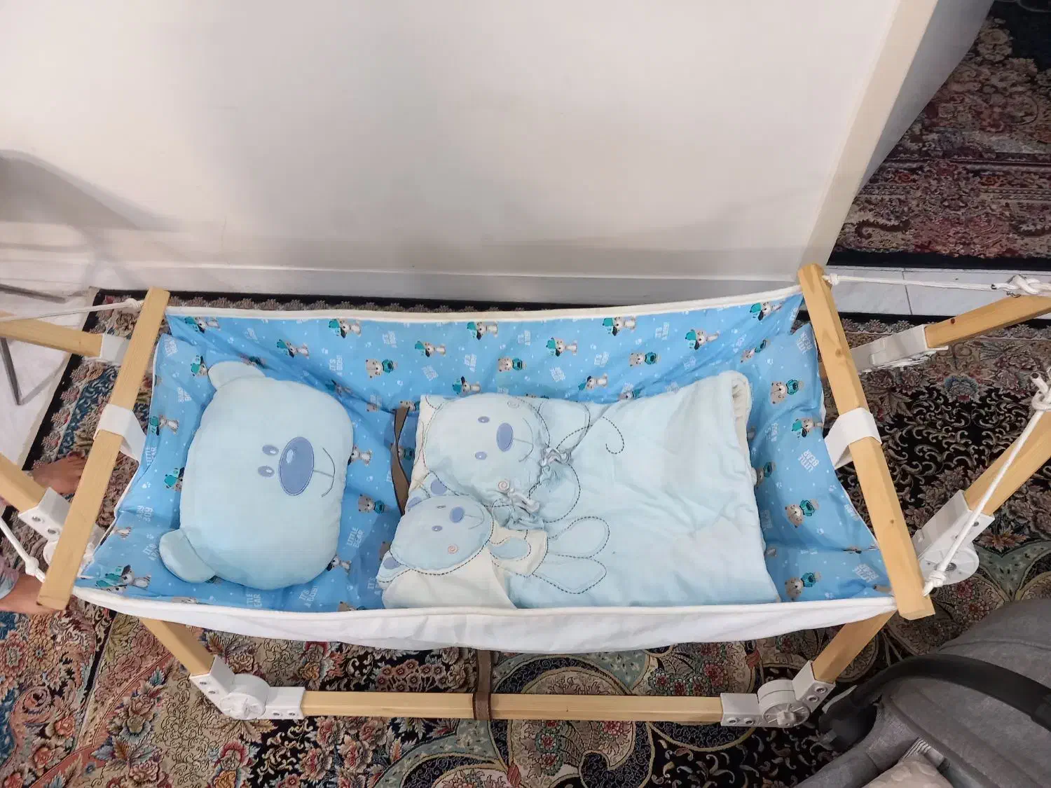 گهواره کودک در حد نو و کریر نو|اسباب و اثاث بچه|کرج, برغان|دیوار