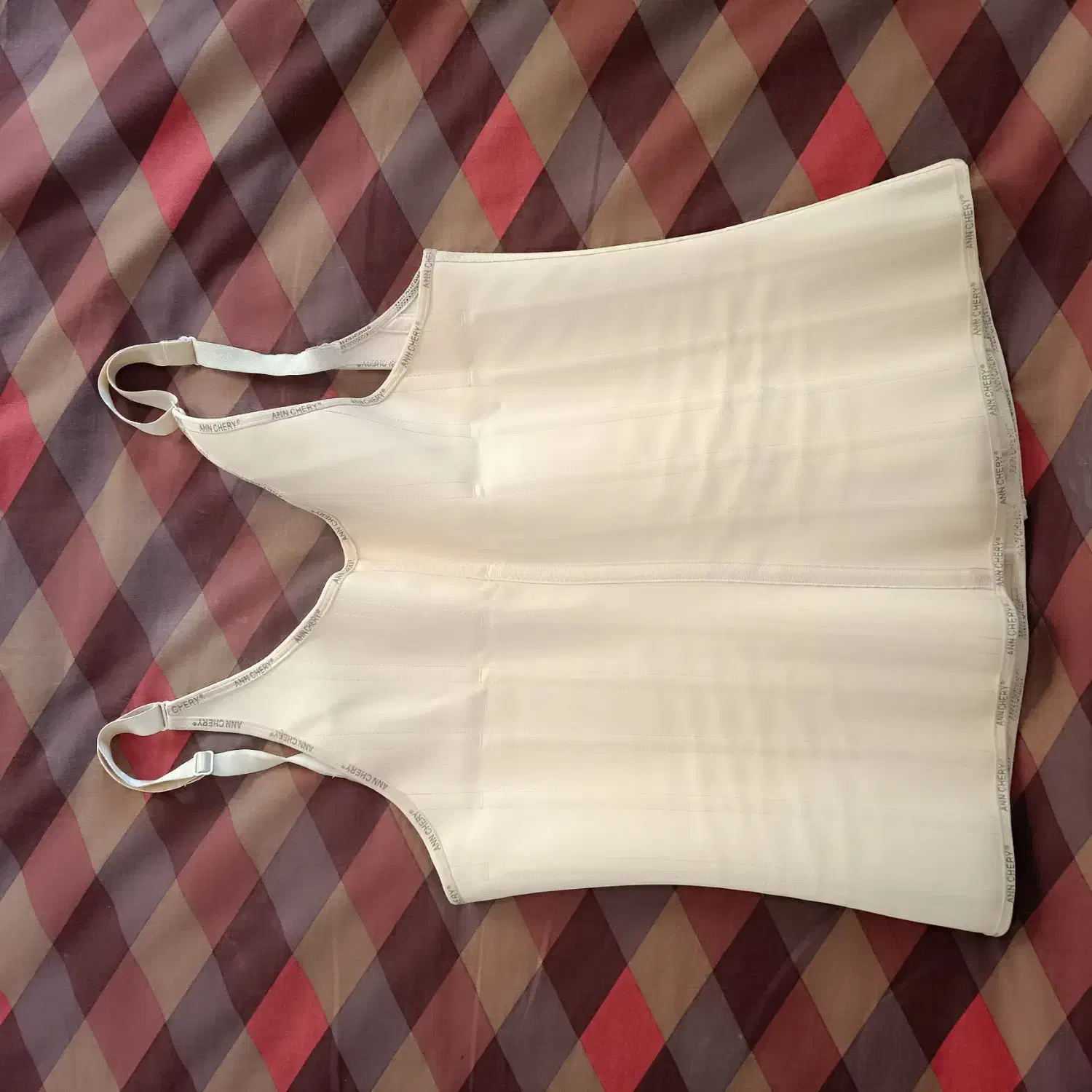 گن ساعت شنی|لباس|گلوگاه, |دیوار