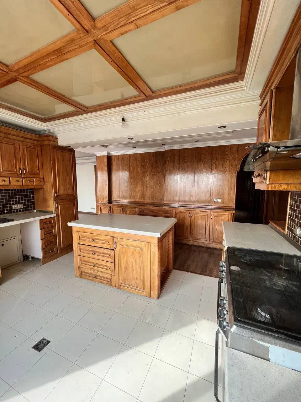 ۳ خواب / ۱۷۰ متر /تک واحدی / ویو ابدی  زعفرانیه