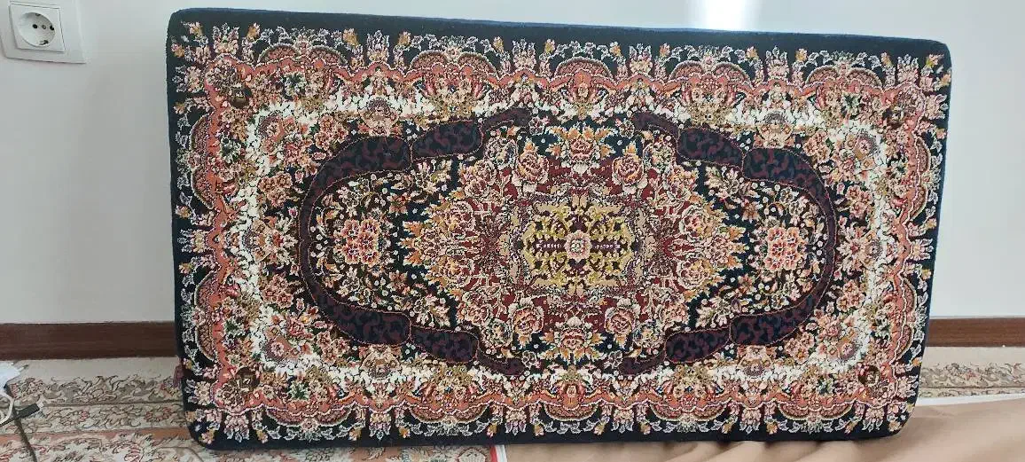 پشتی نونو|پشتی|شیراز, شهرک گلدشت حافظ|دیوار