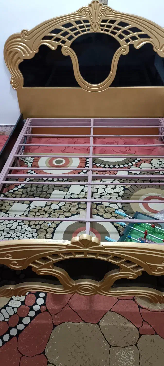 تخت دونفره باوسایل فقط دو بار استفاده شده در حد نو|تخت و سرویس خواب|مبارکه, |دیوار