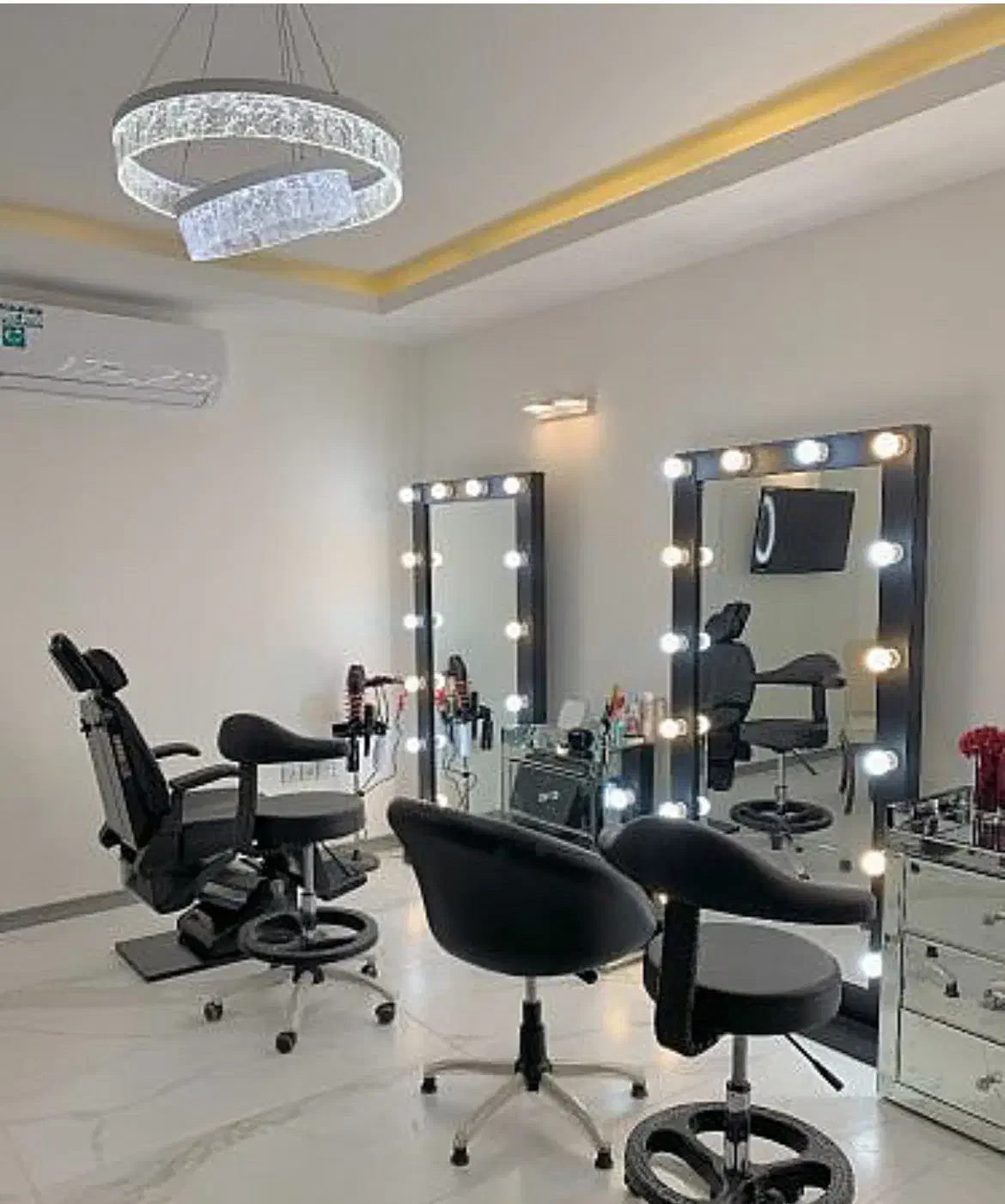 واگذاری سالن زیبایی ویژه بانوان|آرایشگاه و سالن‌های زیبایی|کرمان, |دیوار