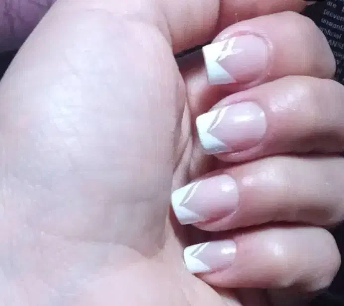 کاشت اولیه و ترمیم و لمینت ناخن و ژلیش پا|خدمات آرایشگری و زیبایی|رشت, معلم|دیوار