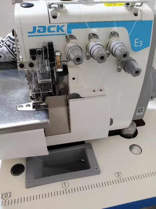 سر دور جک e3 ۵ نخ|چرخ خیاطی و ریسندگی|بروجرد, |دیوار