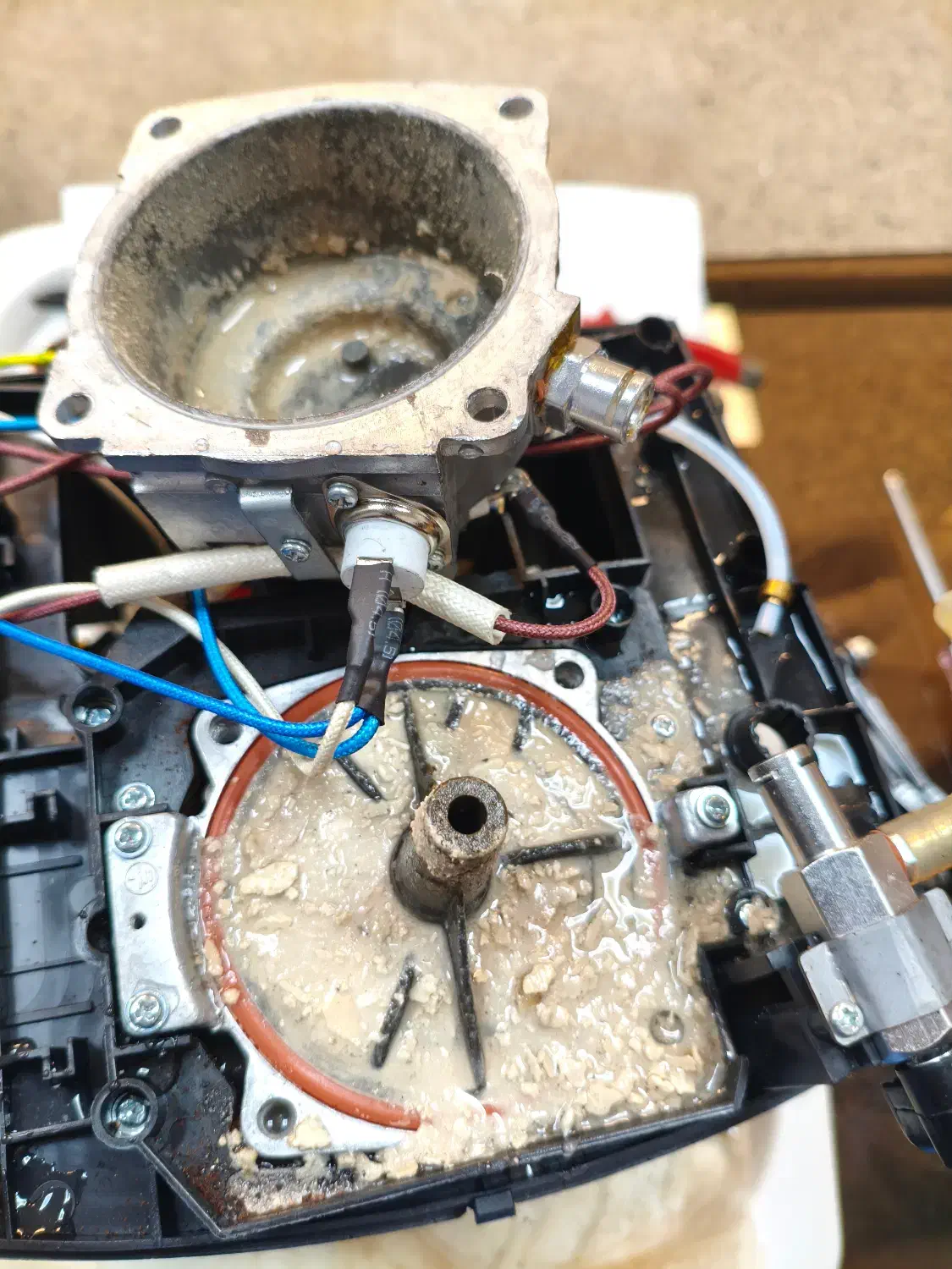 نصب و تعمیر *پمپ آب،دستگاه تصفیه،پکیج،رادیاتور|خدمات پیشه و مهارت|صدرا-فارس, فاز ۱|دیوار