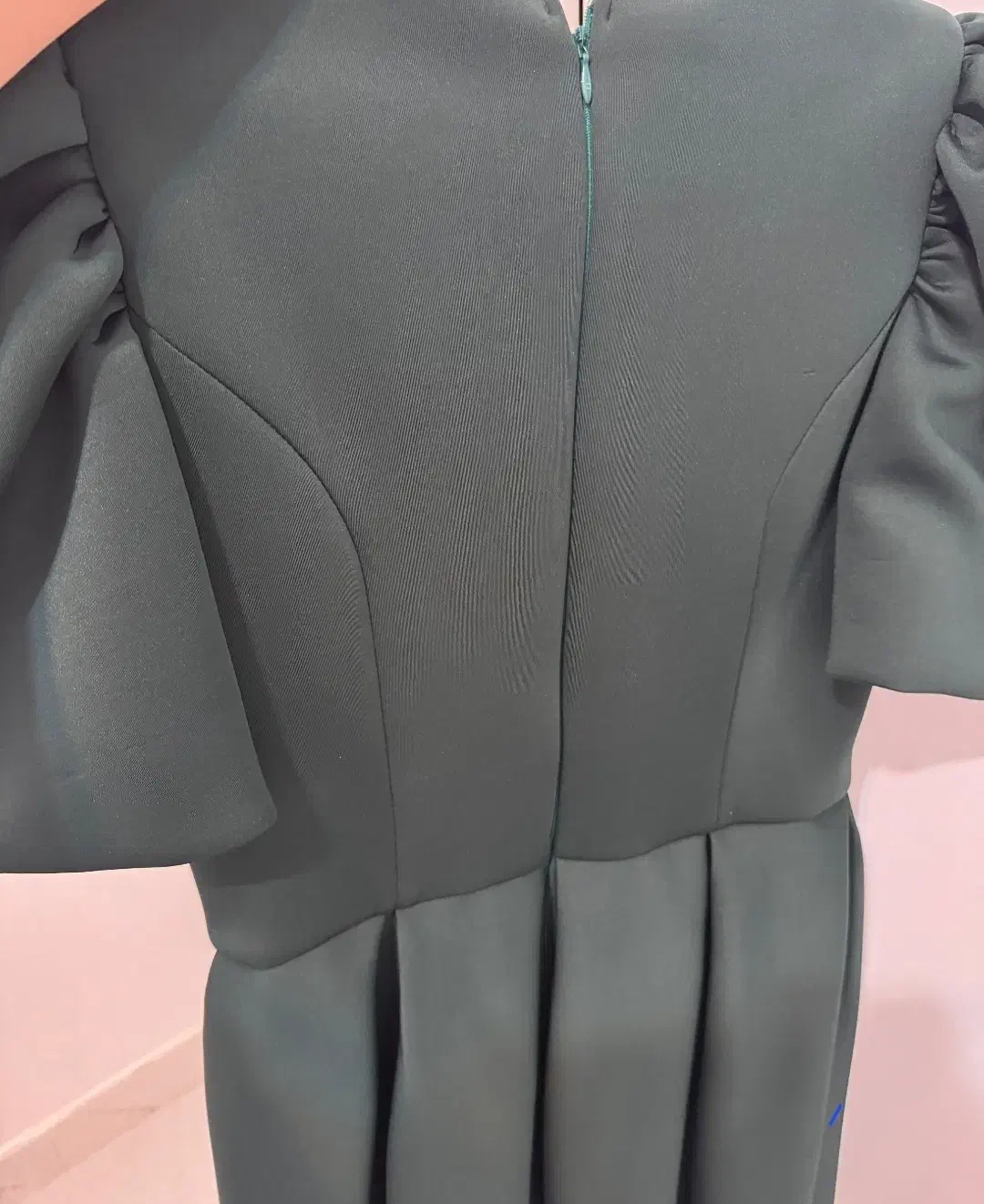 لباس مجلسی|لباس|رشت, نامجو|دیوار