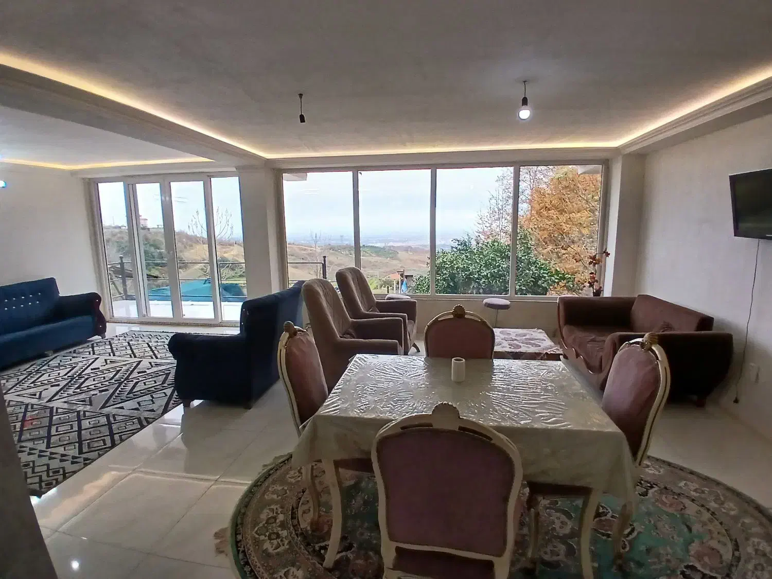 ویلای جنگلی با ویو شاه نشین در مازندران قائمشهر|اجارهٔ کوتاه‌مدت ویلا و باغ|قائم‌شهر, |دیوار